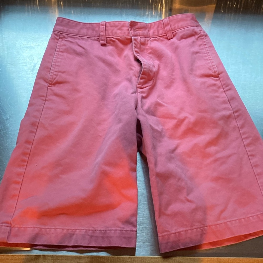Vineyard Vine Pink golf khaki shorts